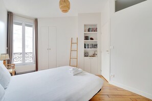 2 bedrooms, iron/ironing board, free WiFi, bed sheets