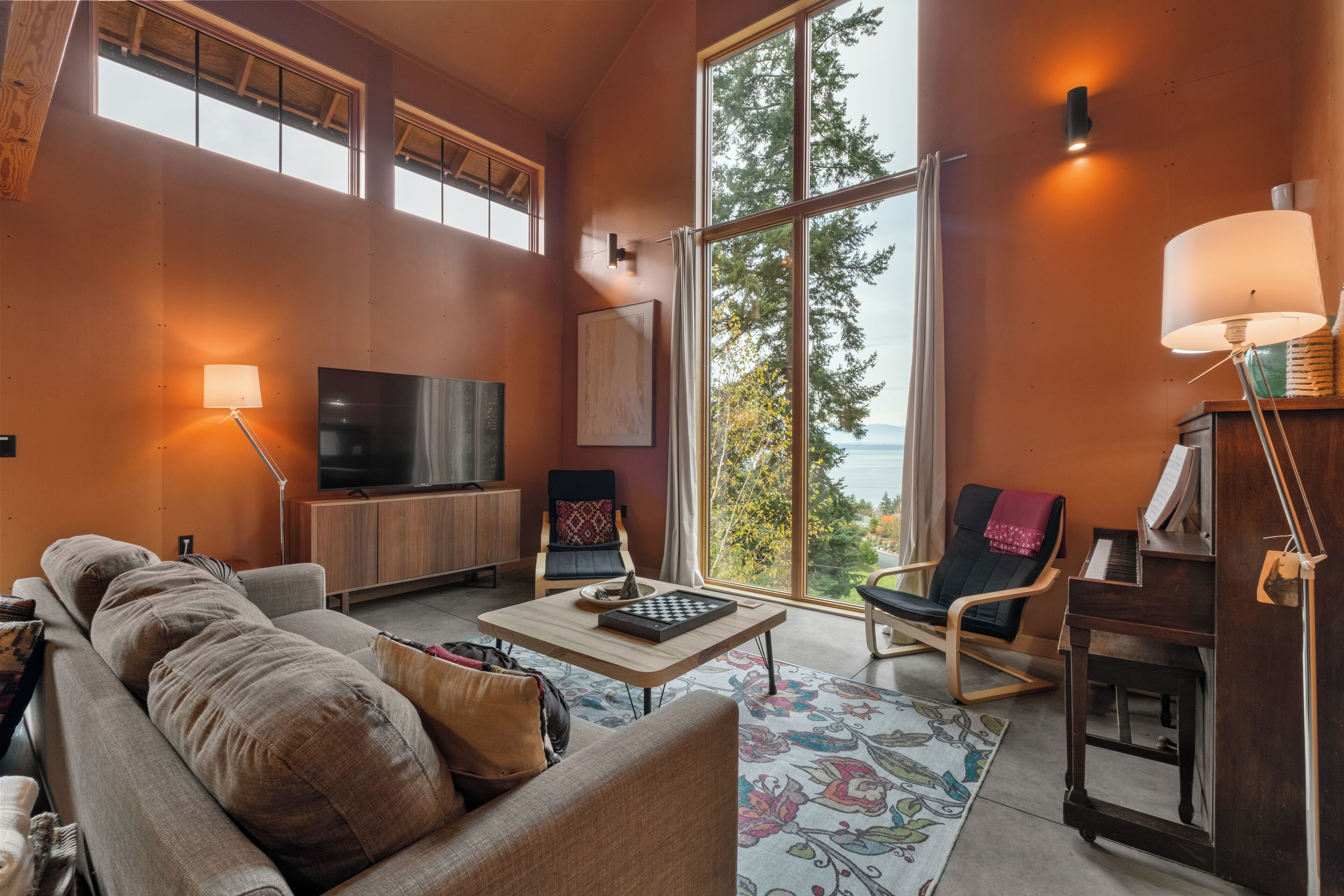 Scenic Whidbey Island Escape, Walk To Beach, Ada Accessible + Dog Friendly W/ New Four Person Hot Tub. - Edmonds, WA