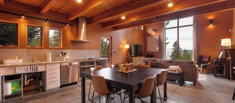 Scenic Whidbey Island Escape, Walk to Beach, ADA accessible + Dog Friendly w/ NEW four person hot tub.