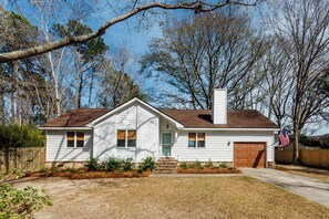 Exterior - Southern Serenity, Fenced in Yard, Pet Friendly (Mount Pleasant)