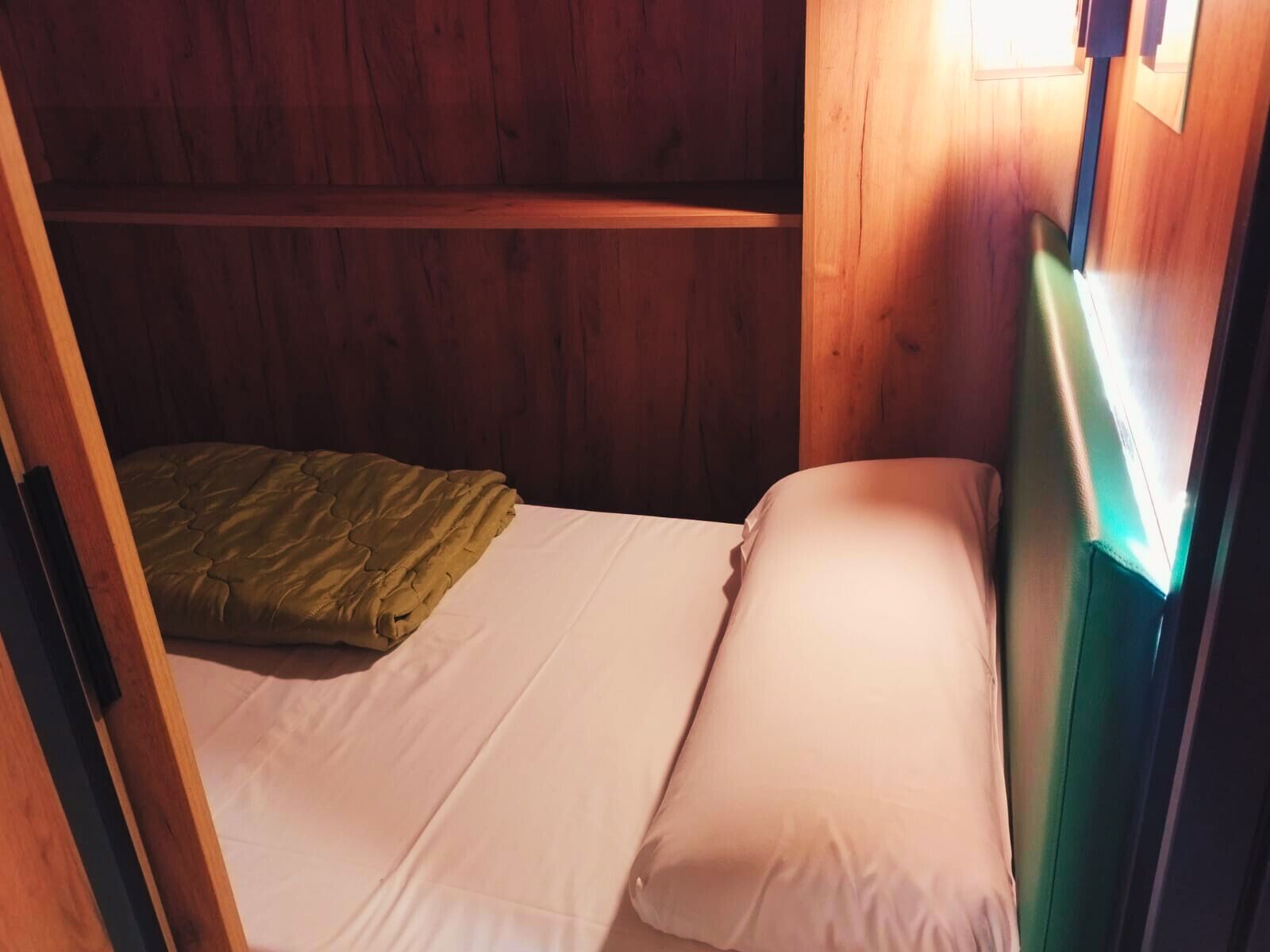 CÁPSULA INDIVIDUAL EN HABITACIÓN COMPARTIDA | Hypo-allergenic bedding, down duvets, free WiFi