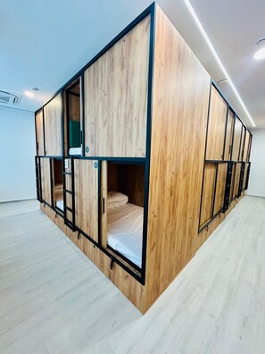 Hypo-allergenic bedding, down duvets, free WiFi - Urban Inn Madrid (Madrid)