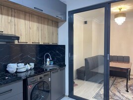 Apartamento familiar, vistas a la ciudad | Cocina privada | Hervidor eléctrico