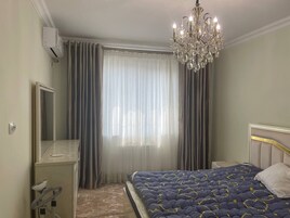 Apartamento familiar, vistas a la ciudad | 1 dormitorio, cortinas opacas, sistema de insonorización