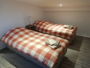 2 bedrooms, iron/ironing board, WiFi, bed sheets