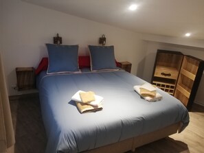 2 bedrooms, iron/ironing board, WiFi, bed sheets