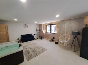 Villa (Two Bedroom Villa) | Indoor spa tub - Villa Adriana (Bale)