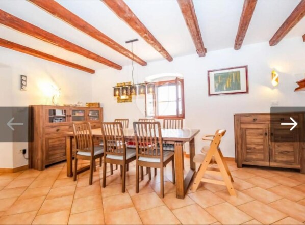 Villa (Two Bedroom Villa) | Esszimmer