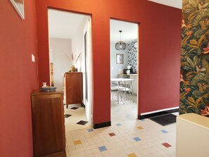 Interior - House sleeps 6 near equestrian center, golf course and beaches (Saint-Palais-sur-Mer)