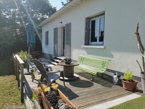 تناول الطعام بالخارج