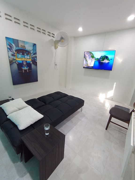 Suite, A/c King Bed, Fan Sofabed, Netflix, Kitchenette, 15 Min Walk To The Beach - Krabi
