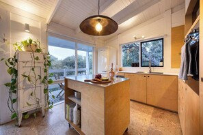 Interior - The Wanderer - Couples Retreat with Outdoor Bath (Rye)