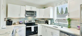 4 Homes in downtown Mt. Shasta sleeps 24!!