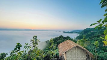 Deluxe Room, Balcony, Hill View | In-room safe, desk