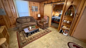 5 bedrooms, iron/ironing board, bed sheets - Kells Cabins, RiverCast & Upper Sac Shack together (Castella)