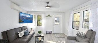 Lakehead Bungalow + full RV hookups at Lake Shasta