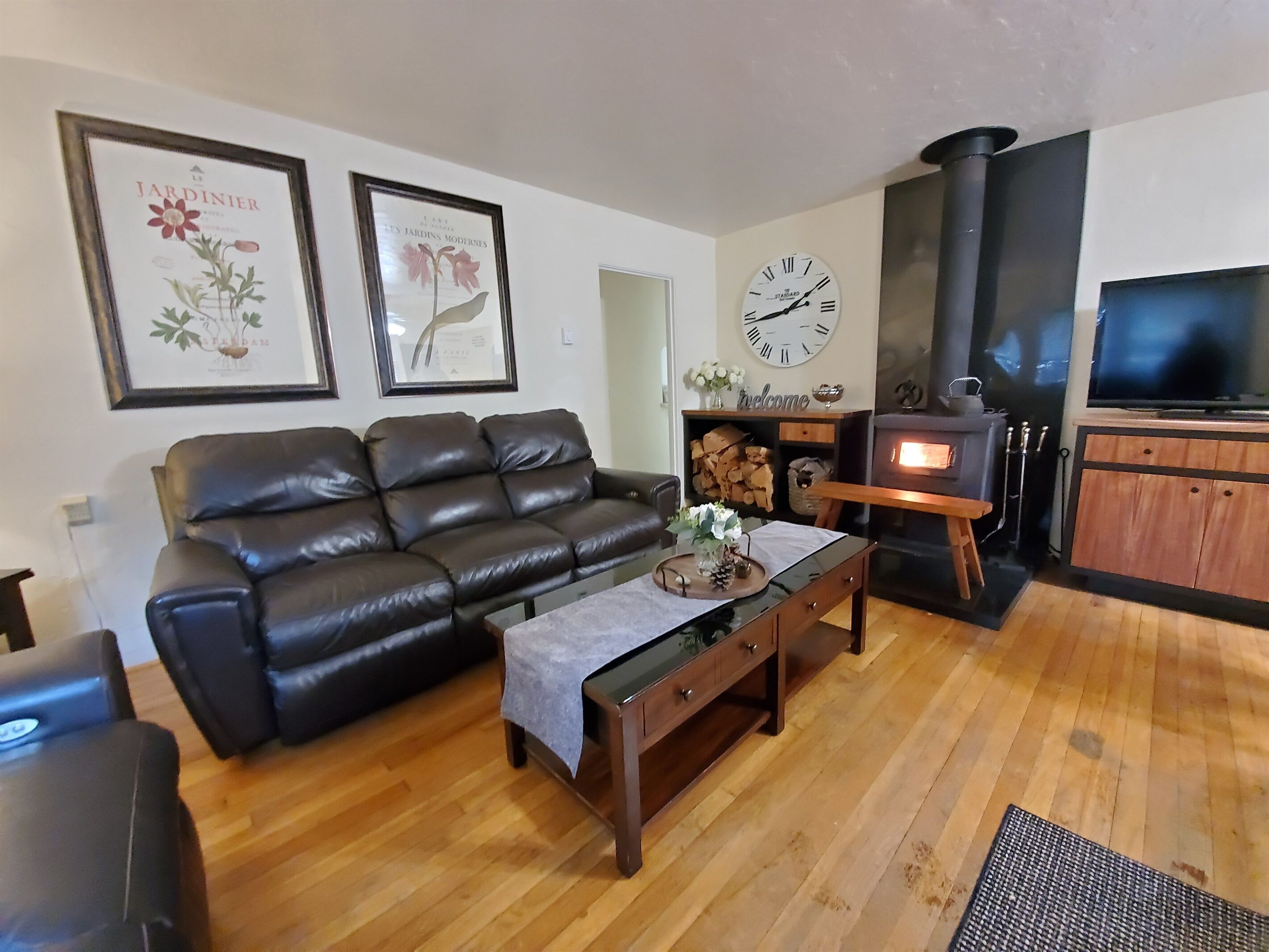 Smart TV, DVD player, video library