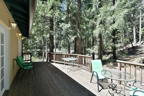 Shasta Cottage, A romantic get-away in Mt. Shasta.