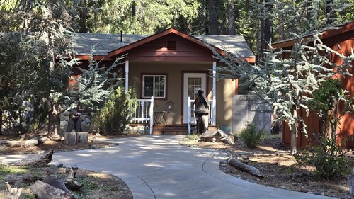 Shasta Cottage, A romantic get-away in Mt. Shasta.