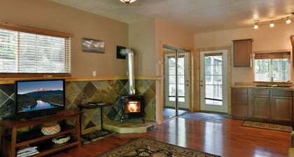 Shasta Cottage, A romantic get-away in Mt. Shasta.