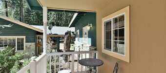Shasta Cottage, A romantic get-away in Mt. Shasta.