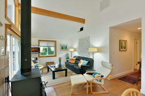 Smart TV, reproductor de DVD, libros y videoteca 