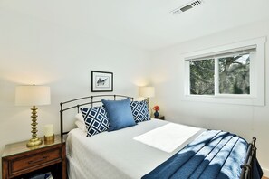 3 habitaciones, tabla de planchar con plancha, wifi y ropa de cama 