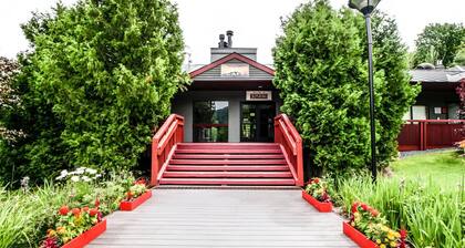 Charming 3BR/2BA Condo in Sunrise Village at Killington. Pool. Hot Tub. Sports Center.