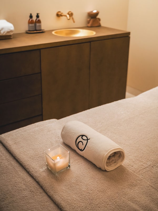Couples treatment rooms, sauna, steam room, body treatments