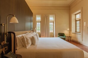 Chambre supérieure double, vue sur le jardin | Literie de qualité, minibar, coffre-fort, bureau