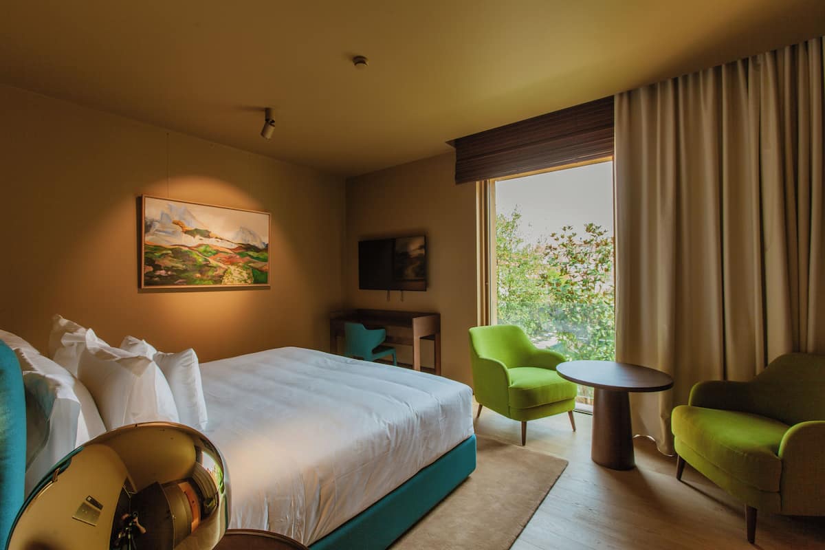 Deluxe Double Room, Garden View | 1 bedroom, premium bedding, minibar, in-room safe
