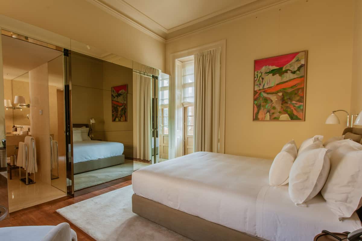 Deluxe Double Room, Garden View | 1 bedroom, premium bedding, minibar, in-room safe