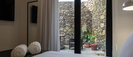 7 chambres, coffres-forts dans les chambres, décoration personnalisée