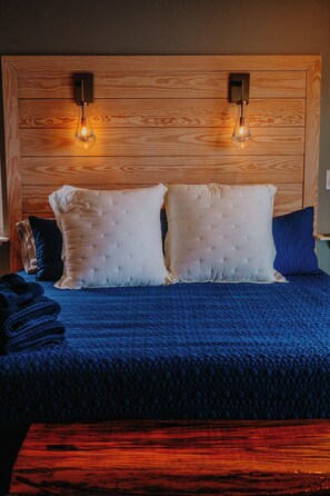 4 bedrooms, desk, iron/ironing board, free WiFi - The Ripple Effect-Brand New & Waterfront - 360 Degree Water! (Nags Head)