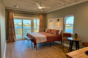 4 bedrooms, desk, iron/ironing board, free WiFi