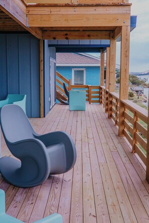 Terrace/patio - The Ripple Effect-Brand New & Waterfront - 360 Degree Water! (Nags Head)