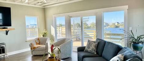 スマートテレビ、暖炉、書庫、プリンター