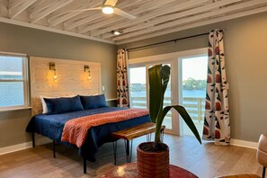 4 bedrooms, desk, iron/ironing board, free WiFi - The Ripple Effect-Brand New & Waterfront - 360 Degree Water! (Nags Head)