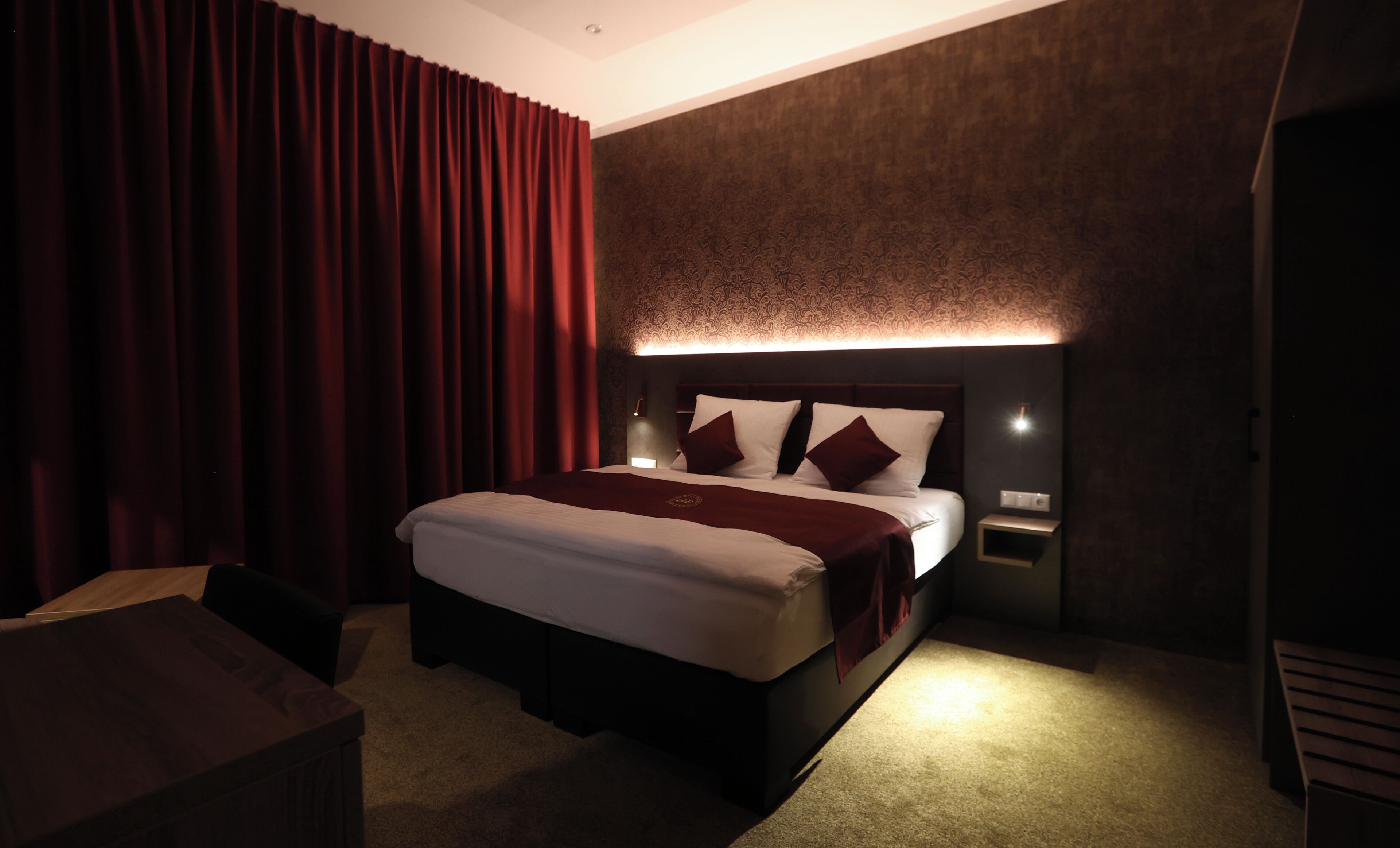 Double Room | In-room safe, desk, laptop workspace, blackout curtains