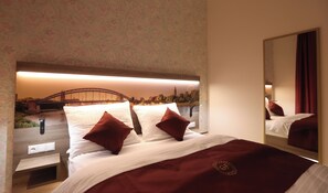 Double Room | In-room safe, desk, laptop workspace, blackout drapes