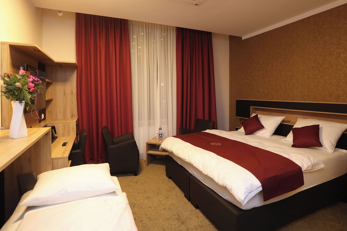 Triple Room | In-room safe, desk, laptop workspace, blackout curtains
