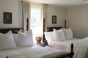 3 habitaciones, tabla de planchar con plancha, wifi y ropa de cama