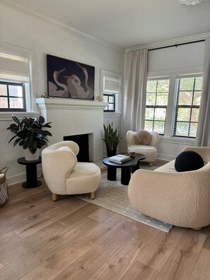 TV - THE ROSE · The Rose / The Sister House (West Palm Beach)