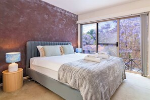 2 slaapkamers, een strijkplank/strijkijzer, reisbedje, wifi