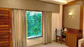 Suite Luxury, vista lago | Facciata della struttura - sera/notte