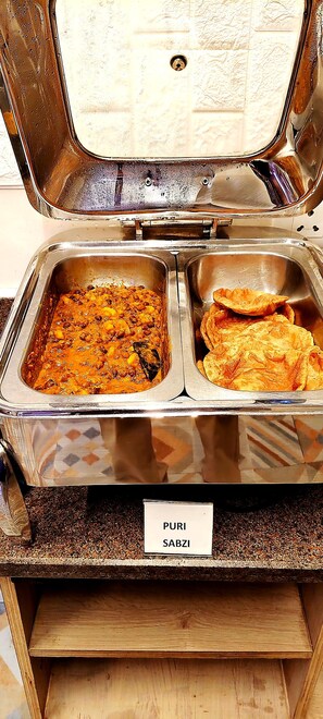 Daily buffet breakfast (INR 450 per person) - Hotel Ananda Kashi (Varanasi)