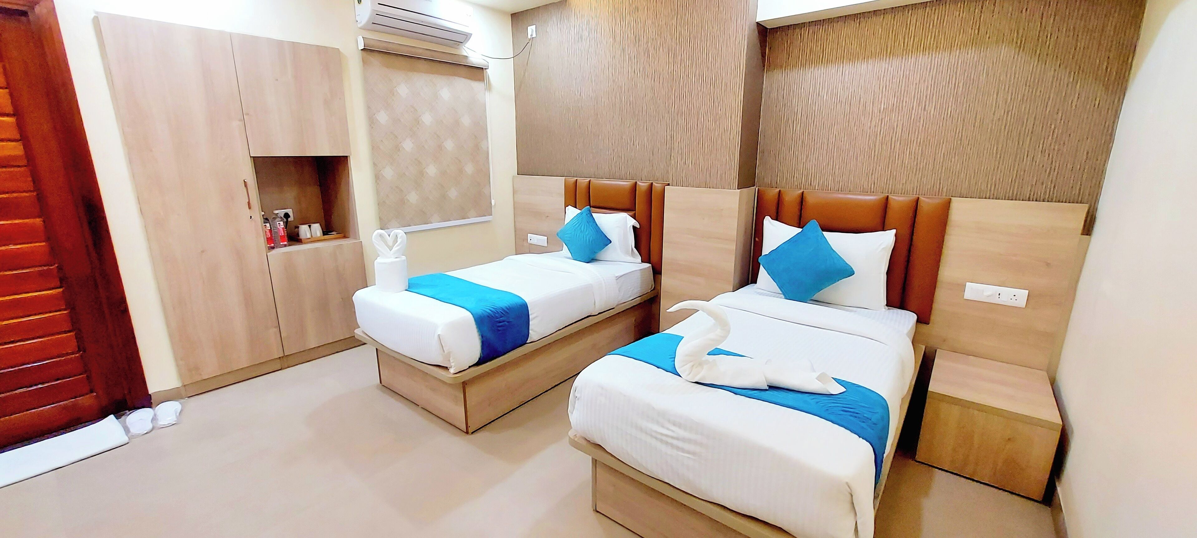 Standaard kamer, 1 twee- of 2 eenpersoonsbedden | Luxe beddengoed, donsdekens, een bureau, een laptopwerkplek