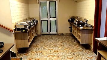 Petit déjeuner buffet (450 INR par personne)