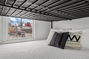 2 bedrooms, iron/ironing board, travel cot, free WiFi