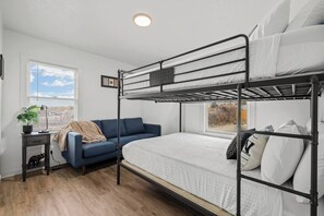 2 Schlafzimmer, Bügeleisen/Bügelbrett, Reisekinderbett, kostenloses WLAN